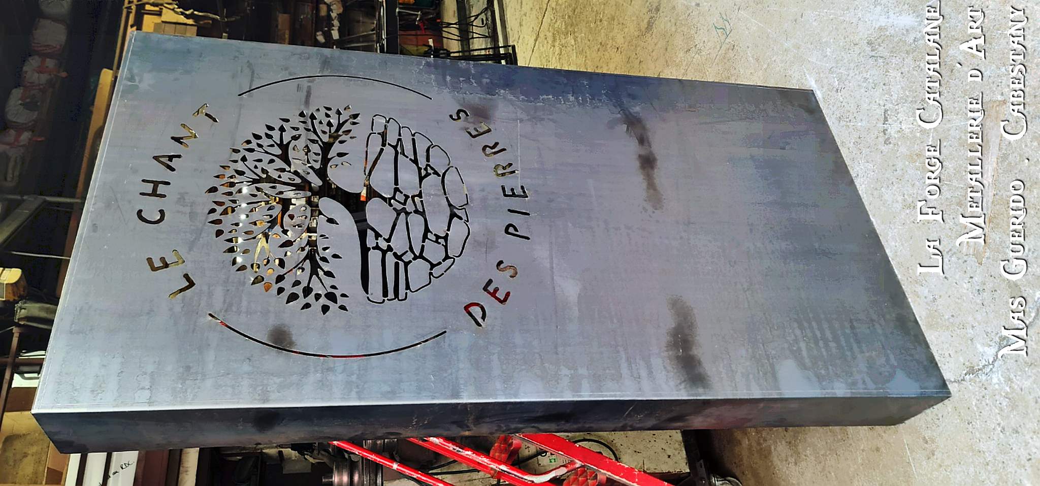 totem en decoupe laser forge catalane.jpg